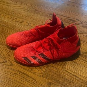 Adidas predator indoor soccer shoes (Men’s 8.5) excellent condition